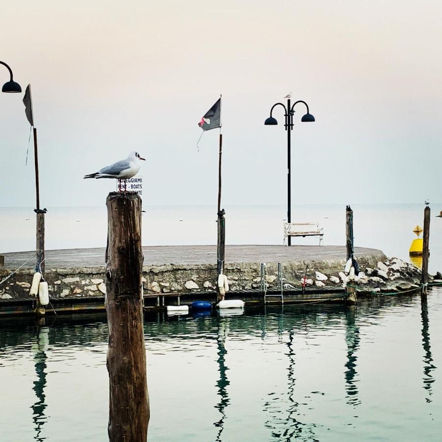 Azur Apartment Sirmione Bagian luar foto