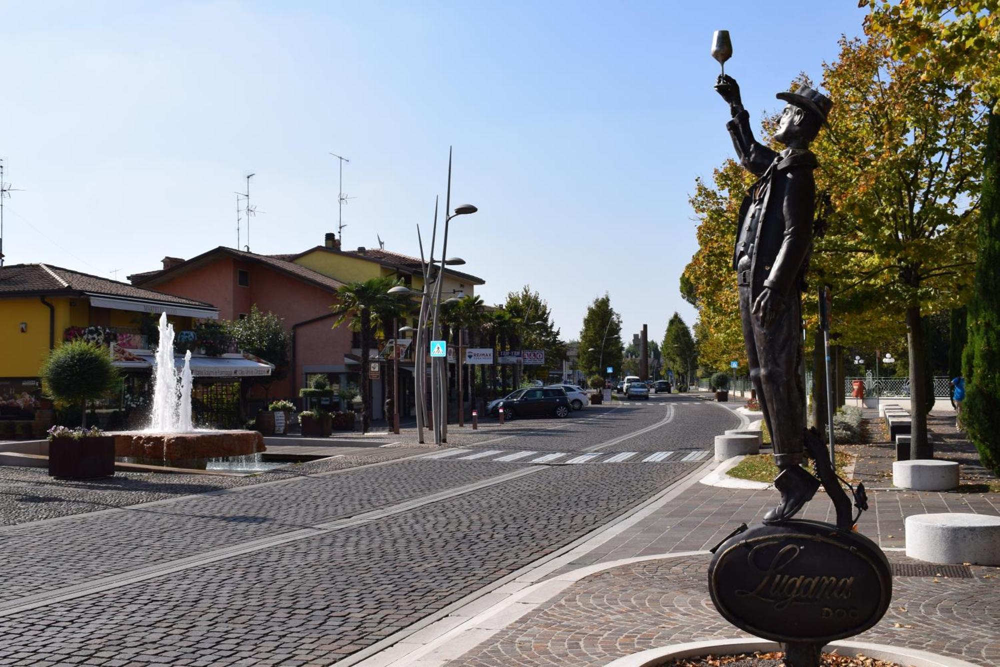 Azur Apartment Sirmione Bagian luar foto