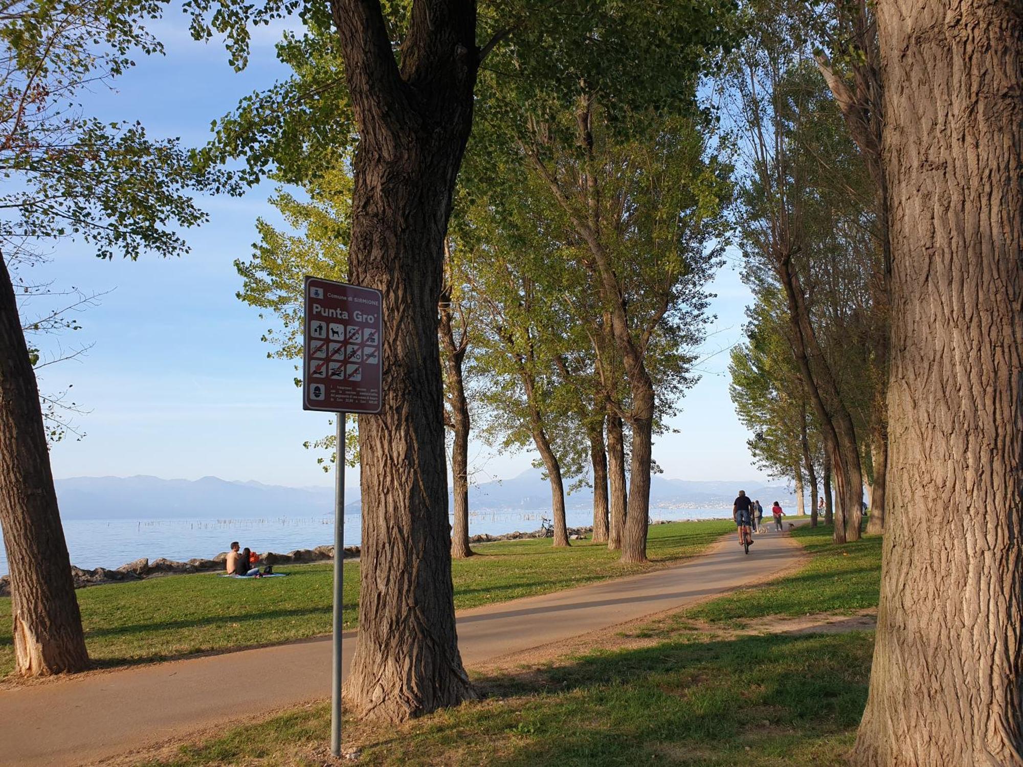 Azur Apartment Sirmione Bagian luar foto