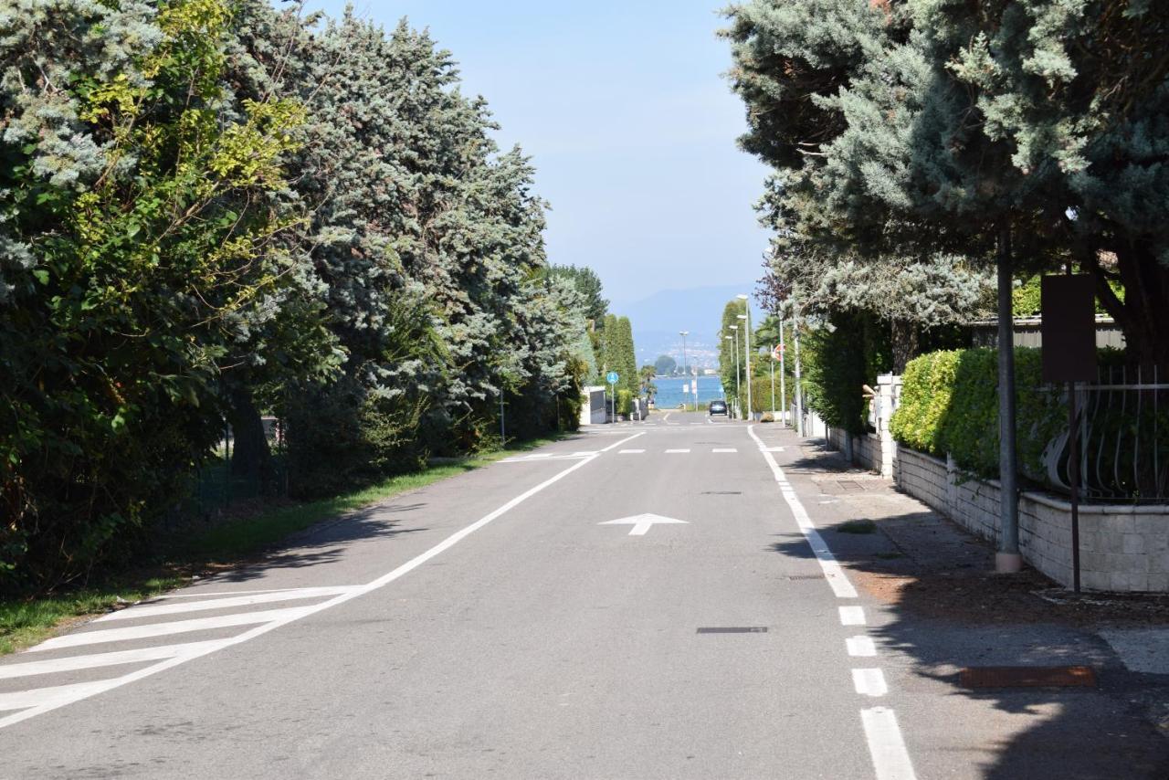 Azur Apartment Sirmione Bagian luar foto