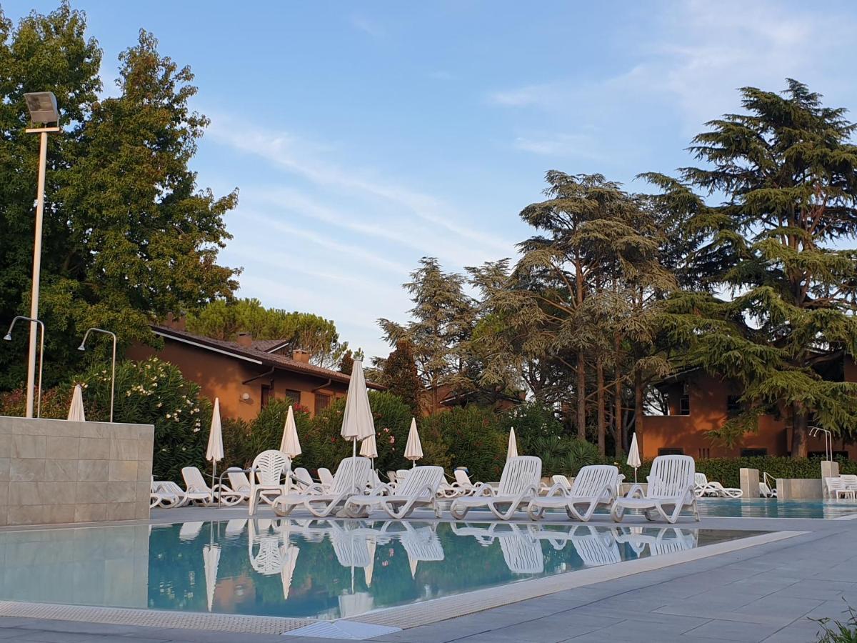 Azur Apartment Sirmione Bagian luar foto