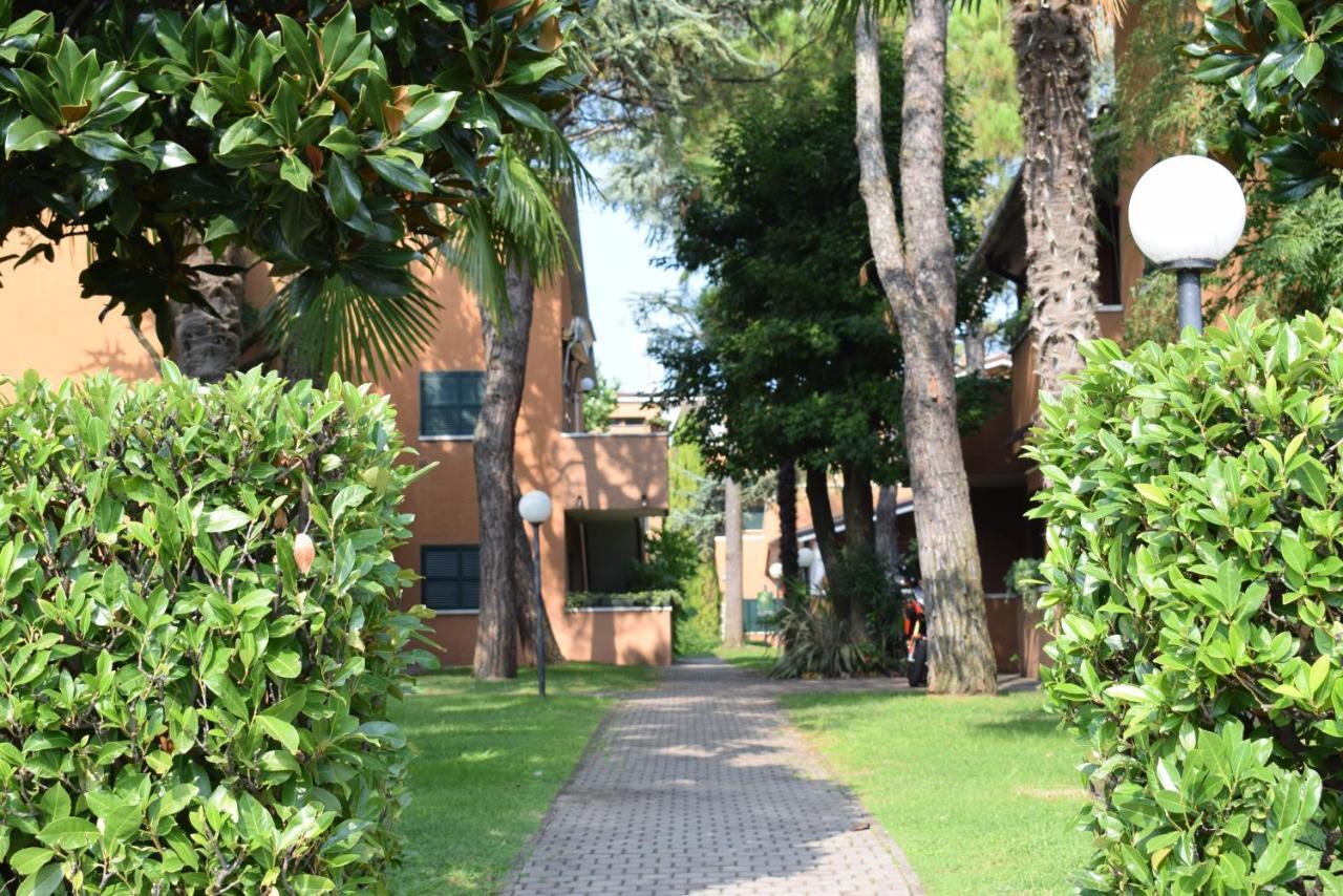 Azur Apartment Sirmione Bagian luar foto