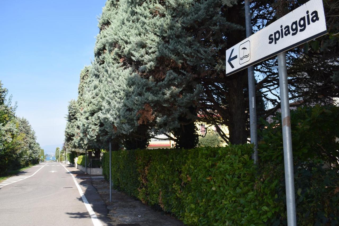 Azur Apartment Sirmione Bagian luar foto
