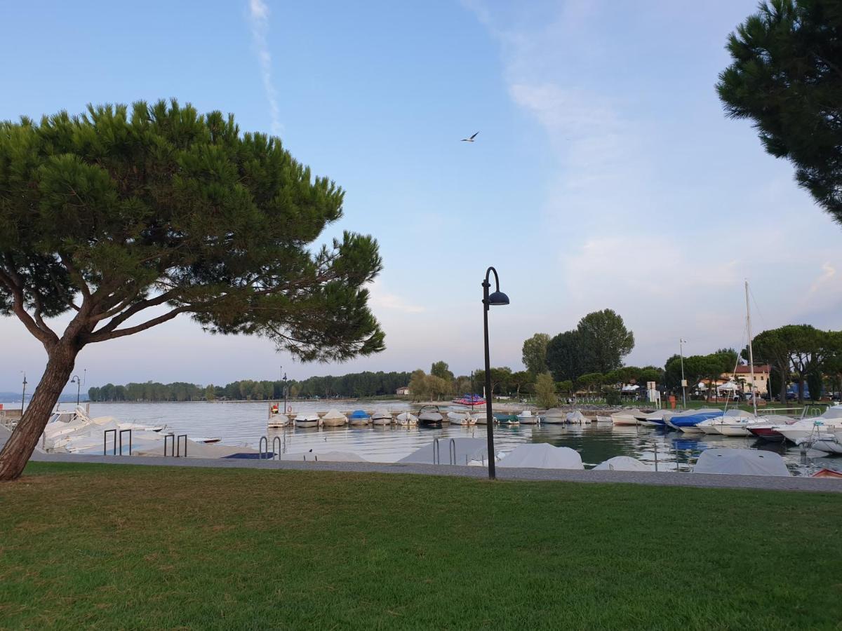 Azur Apartment Sirmione Bagian luar foto